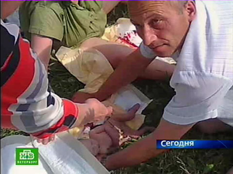 Роды у женщины на улице Роды у женщины на улице