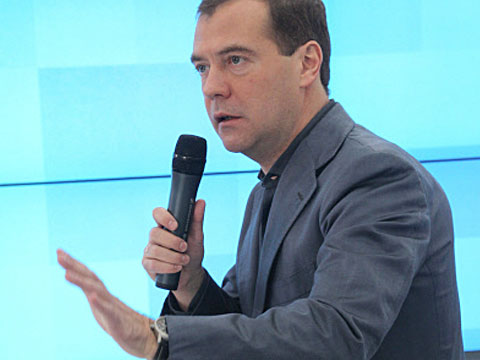 Фанатки целовали Медведева по очереди.
блогер, Интернет, Медведев.
НТВ.Ru: новости, видео, программы телеканала НТВ Фанатки целовали Медведева по очереди.
блогер, Интернет, Медведев.
НТВ.Ru: новости, видео, программы телеканала НТВ