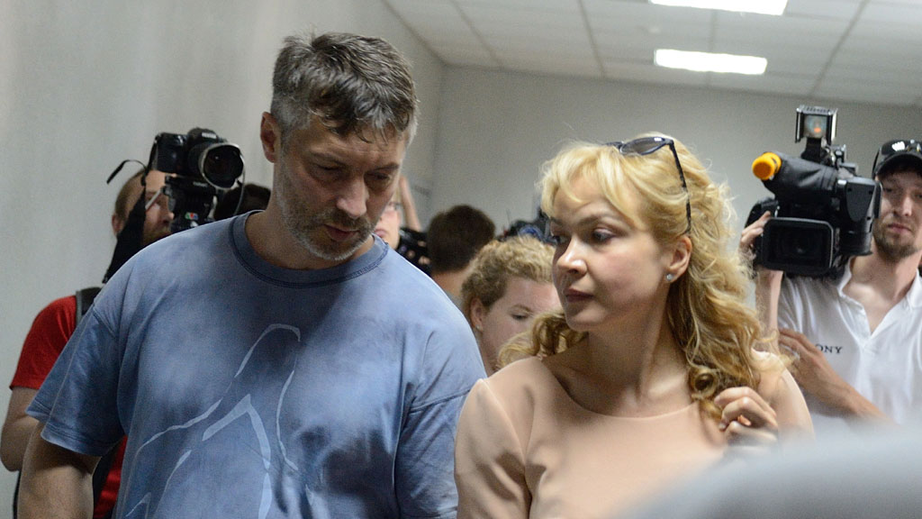 прически девочкам на средние волосы в домашних условиях фото пошагово