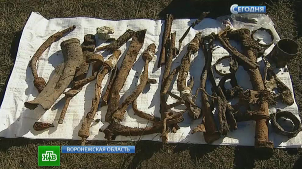 В поисках сбитого под воронежем самолета перебирают каждую г.