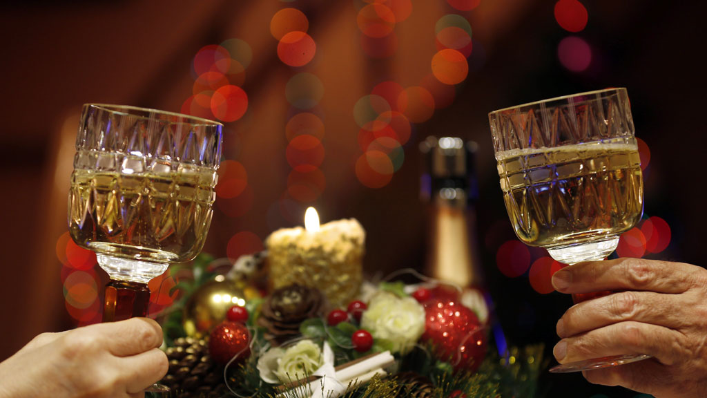 Картинки по запросу алкоголь новый год