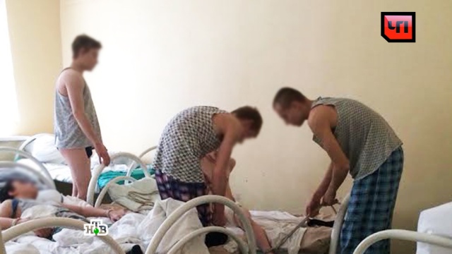 Связанные в психиатрической больнице Связанные в психиатрической больнице