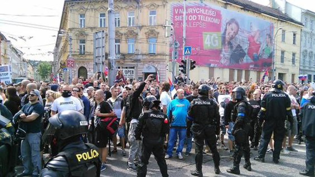 В Братиславе демонстрация радикалов завершилась столкновениями с полицией. Словакия,беспорядки,митинги и протесты,национальная рознь,по В Братиславе демонстрация радикалов завершилась столкновениями с полицией. Словакия,беспорядки,митинги и протесты,национальная рознь,по