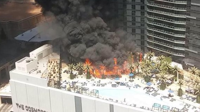 В Лас Вегасе пятизвездочный отель превратился в факел