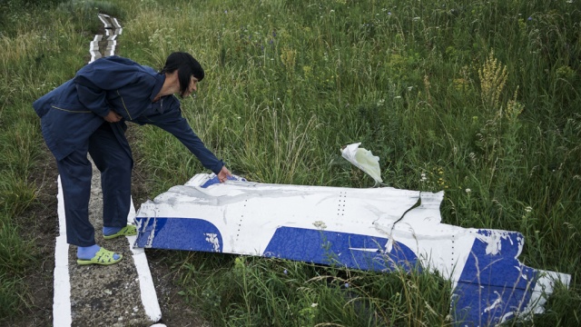 Следователи по делу MH17 изучают найденные в Донбассе обломки Бука. Boeing войны и вооруженные конфликты Нидерланды Украина