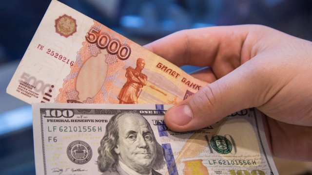 Рубль укрепился в начале торгов на Московской бирже