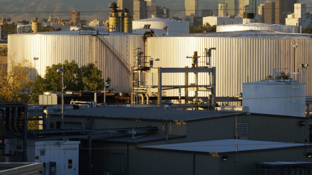 Баррель Brent перевалил за 50 долларов и помог рублю укрепиться. биржи валюта нефть рубль