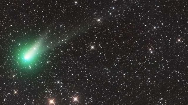 В новогоднюю ночь у хвоста Большой Медведицы будет видна комета Каталина. кометы космос Новый год