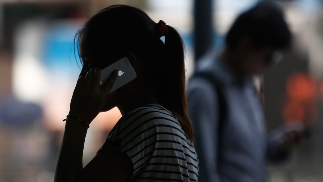 В Китае женщина случайно утонула уткнувшись в мобильный телефон. Китай женщины
