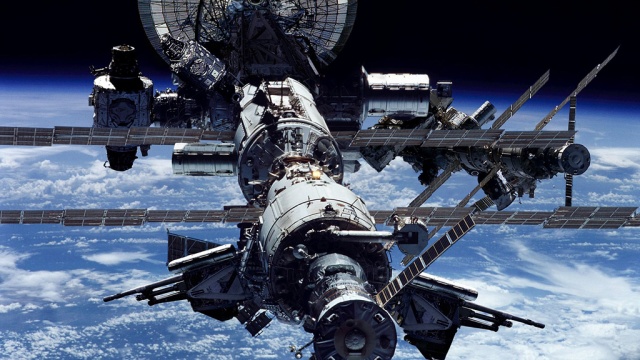Центр управления полетами скорректировал орбиту МКС. МКС космонавтика космос