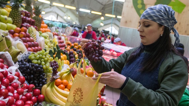 В России могут запретить ввоз африканских фруктов из Белоруссии.
Белоруссия Индия Кения продукты Россельхознадзор санкции