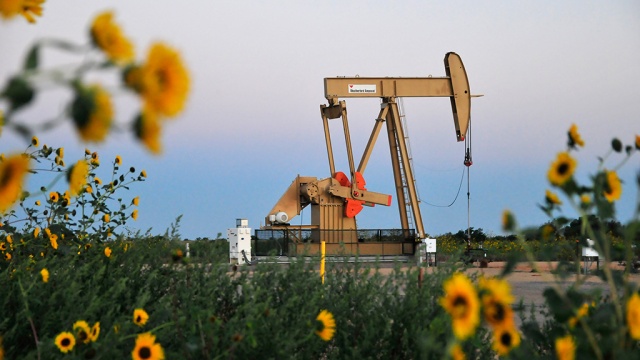 В Лондоне и Нью Йорке цены на нефть устремились вверх. биржи нефть тарифы и цены экономика и бизнес