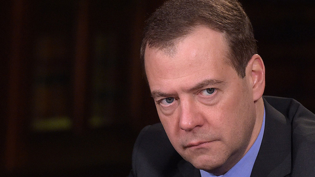 Медведев раскритиковал дороги в Челябинской области