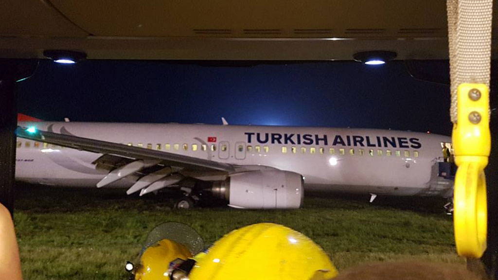 В Приштине пассажирский Boeing выкатился за пределы взлетно-посадочной полосы