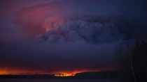 Огненный апокалипсис: пожары в Канаде достигли невиданных масштабов.
Канада, лесные пожары, стихийные бедствия.
НТВ.Ru: новости, видео, программы телеканала НТВ Огненный апокалипсис: пожары в Канаде достигли невиданных масштабов.
Канада, лесные пожары, стихийные бедствия.
НТВ.Ru: новости, видео, программы телеканала НТВ