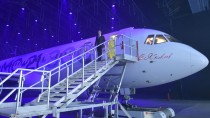 В Иркутске представили новый пассажирский лайнер МС-21.
Иркутск, авиасалоны и авиашоу, авиация, самолеты.
НТВ.Ru: новости, видео, программы телеканала НТВ В Иркутске представили новый пассажирский лайнер МС-21.
Иркутск, авиасалоны и авиашоу, авиация, самолеты.
НТВ.Ru: новости, видео, программы телеканала НТВ