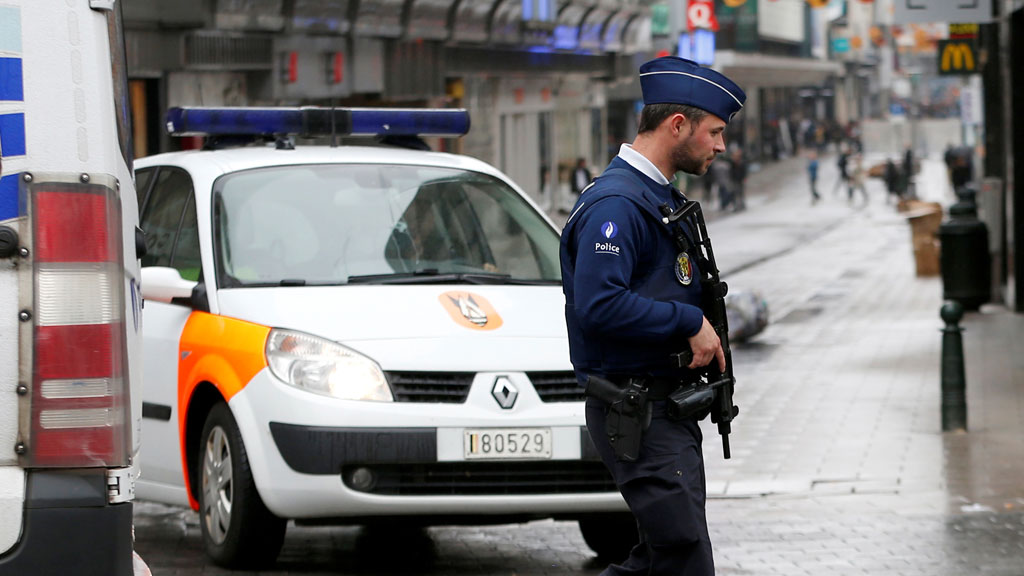 Беженец напал с ножом на первосвященника в Бельгии