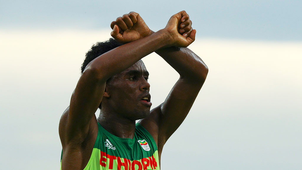 «Если я возвращусь в Эфиопию, меня убьют» — Серебряный медалист марафона