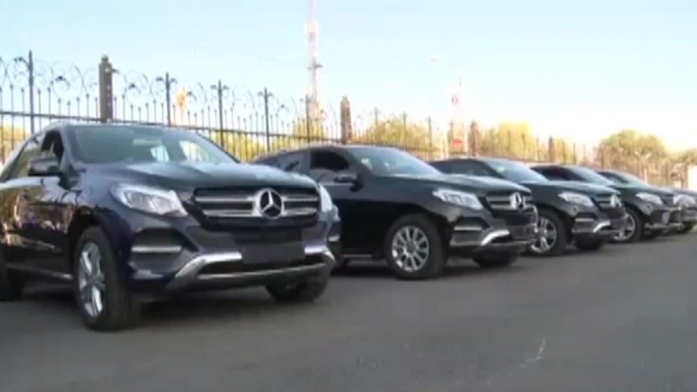 Image result for Кадыров подарил чеченским олимпийцам джипы Mercedes