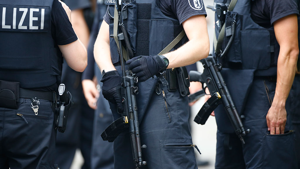 В Германии задержали 3-х подозреваемых в причастности к терактам в столице франции