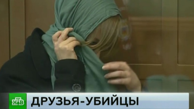 Четверо парней ебут зрелую тётку в чулках во все ее дыры