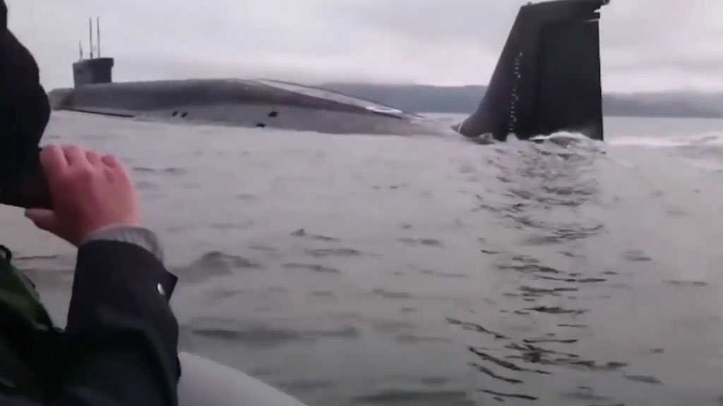 Российские рыбаки вспомнили все ругательства, когда перед ними всплыла атомная подводная лодка