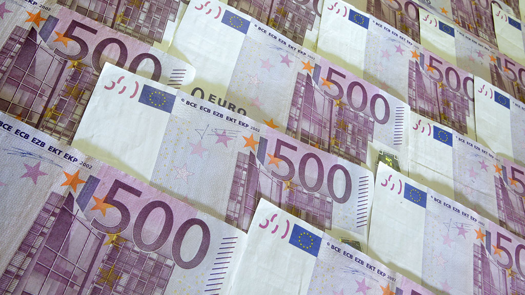 Курс евро в первый раз с августа 2015 г. опустился ниже 68 руб.
