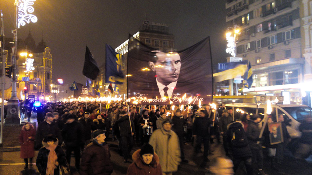 В центре столицы Украины началось обычное шествие памяти Бандеры