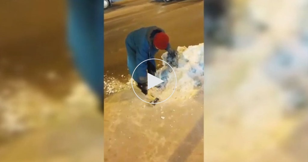 Лед во дворе Лед во дворе