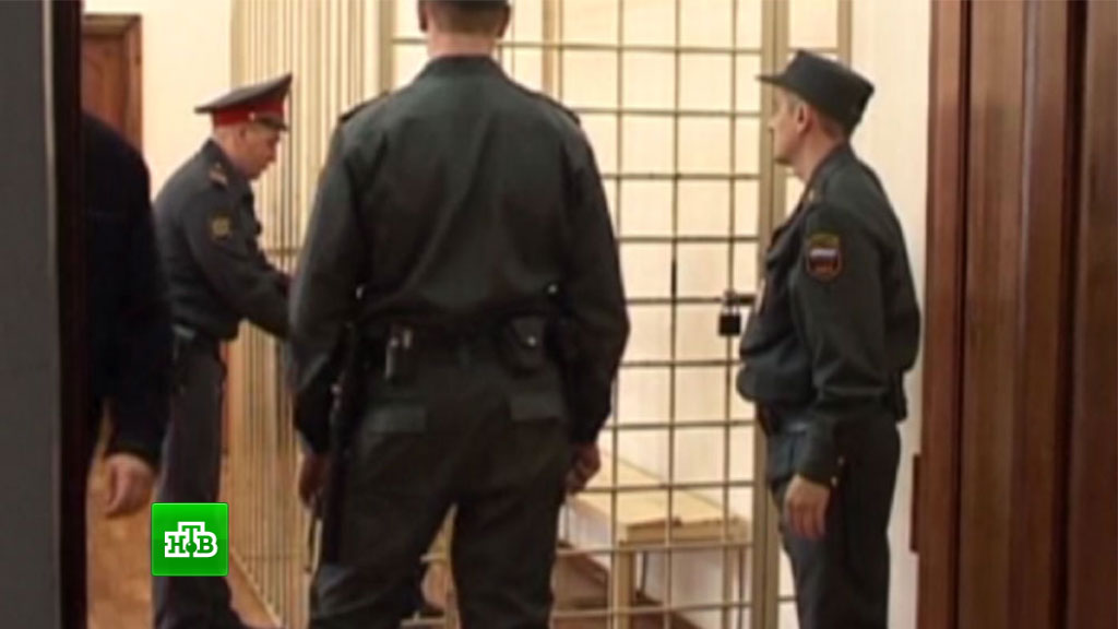 Задержанный пытался выпрыгнуть из окна отдела милиции в столице России