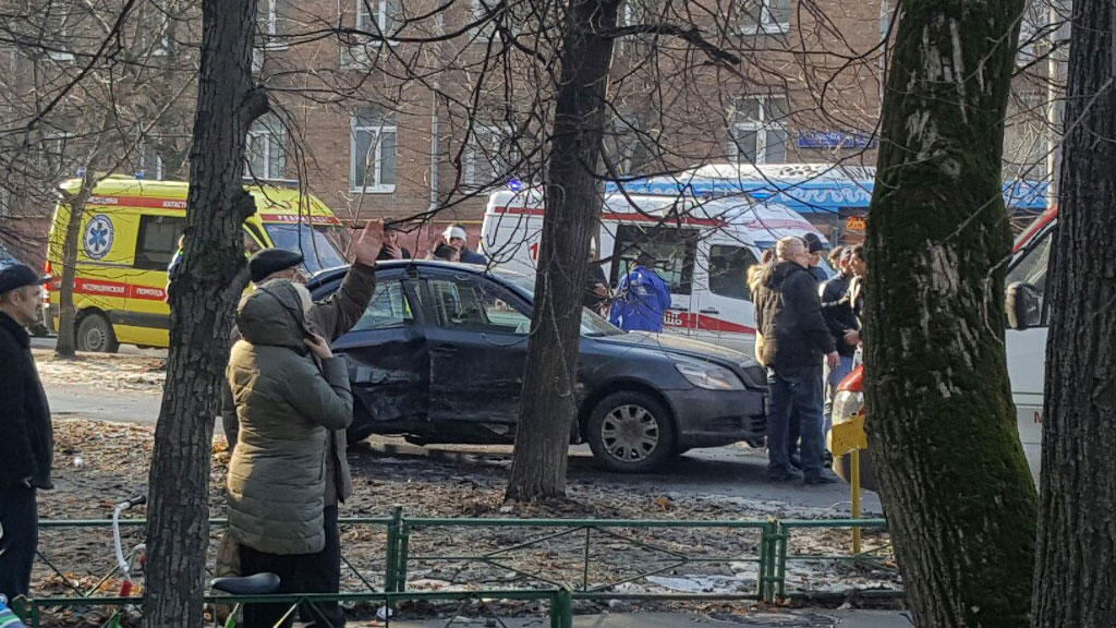 В столице РФ случилось ДТП с пятью ранеными, на место вылетел вертолет В столице РФ случилось ДТП с пятью ранеными, на место вылетел вертолет