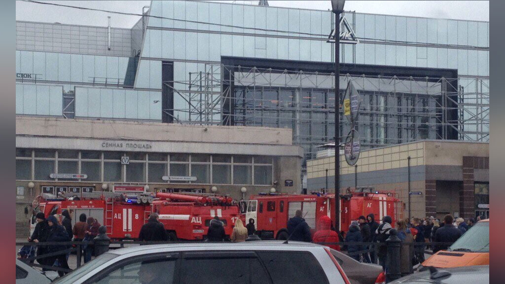 В метро Петербурга закрыли все станции после взрывов