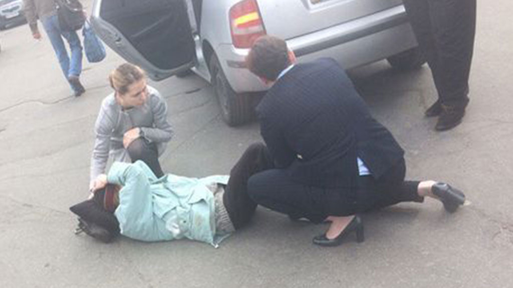 Автомобиль Надежды Савченко сбил женщину в Киеве