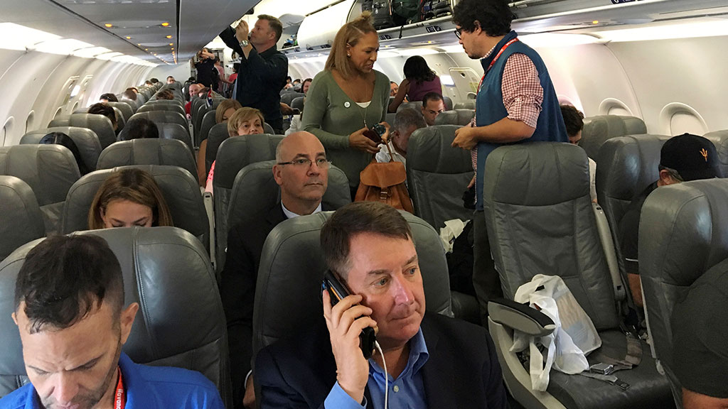 United Airlines после скандала изменила правила снятия пассажиров с рейсов