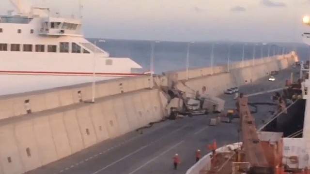 Столкновение парома с причалом на Канарских островах сняли на видео.
Канарские острова, корабли и суда.
НТВ.Ru: новости, видео, программы телеканала НТВ Столкновение парома с причалом на Канарских островах сняли на видео.
Канарские острова, корабли и суда.
НТВ.Ru: новости, видео, программы телеканала НТВ