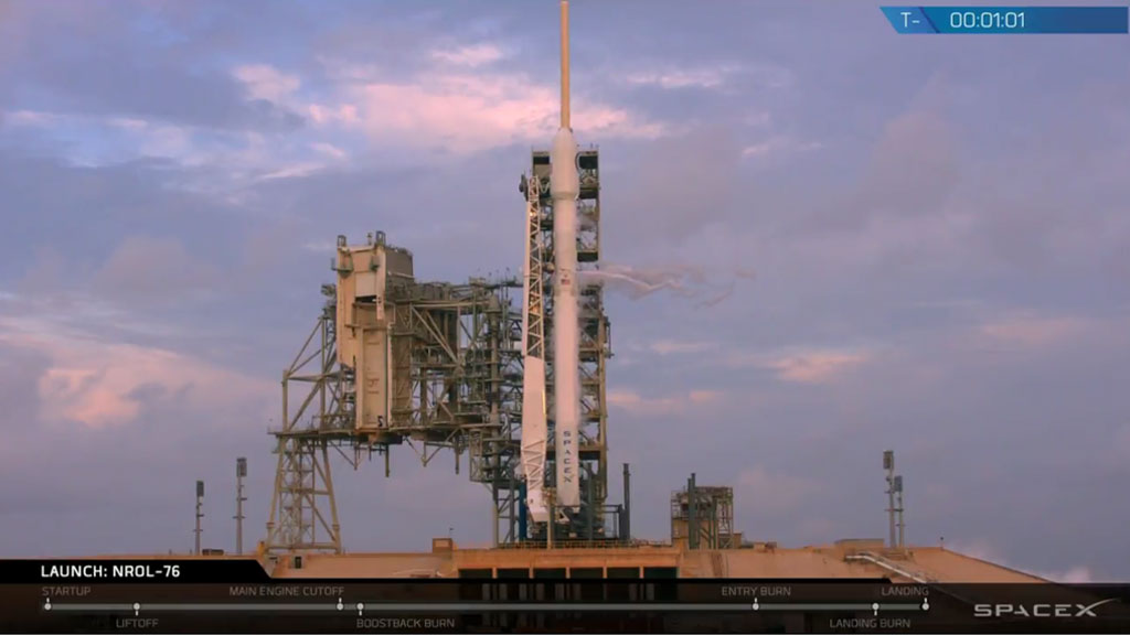 Запуск ракеты-носителя Falcon 9 со спутником-разведчиком перенесли на сутки