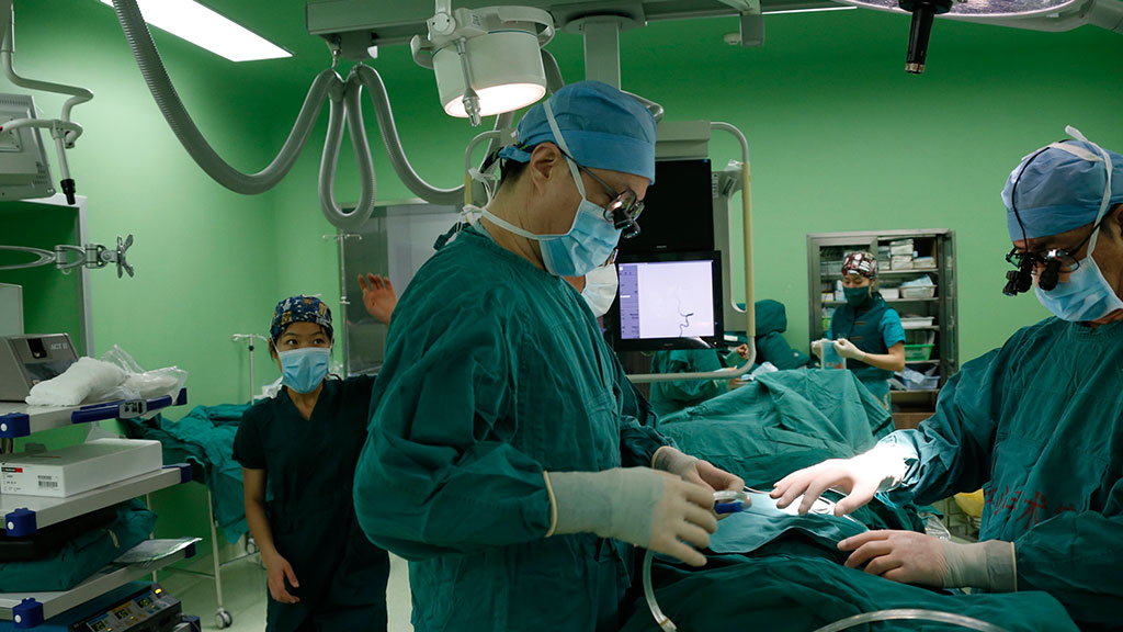 Китайские хирурги провели операцию по разделению сиамских близнецов