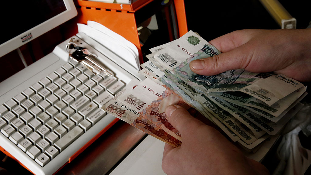 Олвин, на работе подозревают в краже денег был