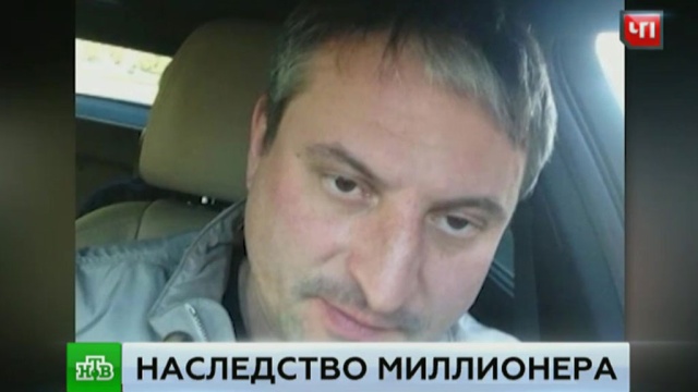 Сын возбуждается увидив маму в мини юпке