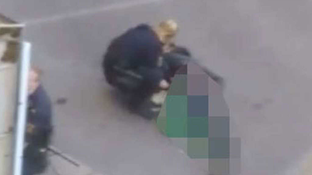 В Стокгольме двое неизвестных напали на полицейский патруль
