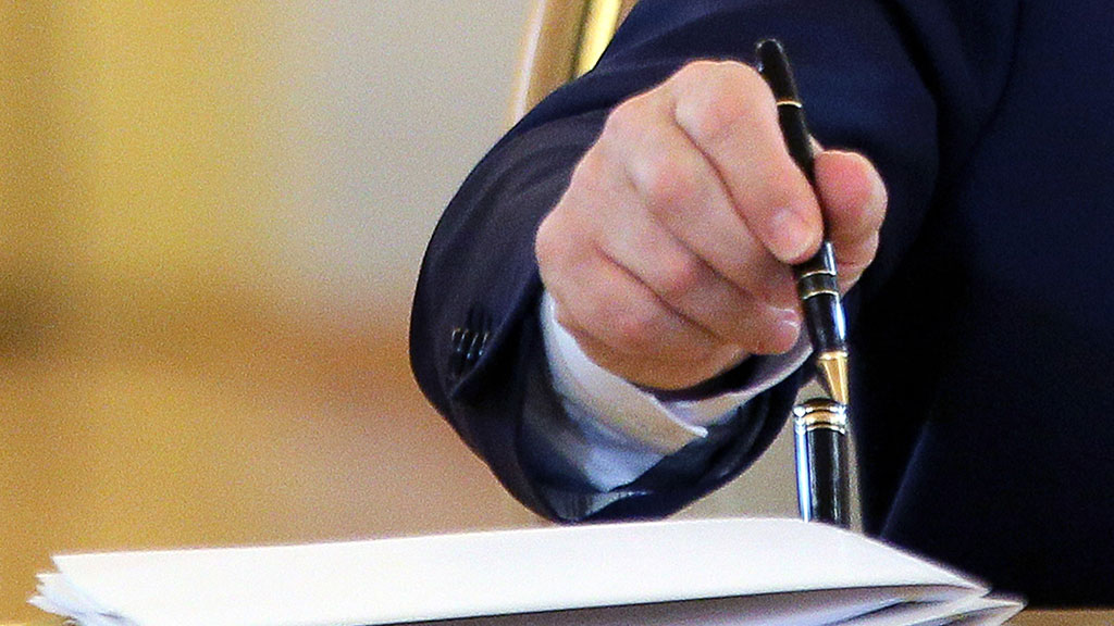 В Российской Федерации руководитель конторы простил долги, увидев нищету клиентов