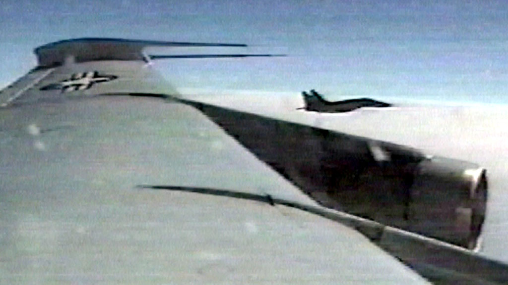 Су-27 сблизился с североамериканским самолетом над Балтикой