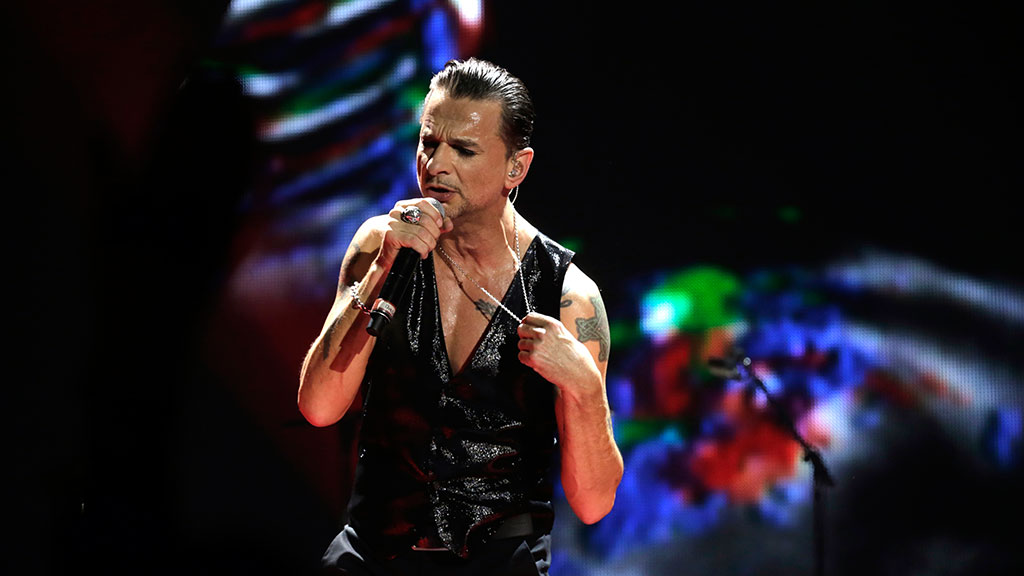 Лидер Depeche Mode попал в клинику в Минске
