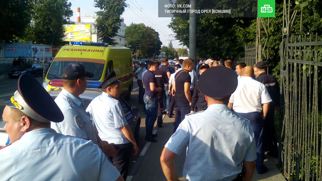 В Орле мужчина взял в заложницы сотрудницу милиции В Орле мужчина взял в заложницы сотрудницу милиции