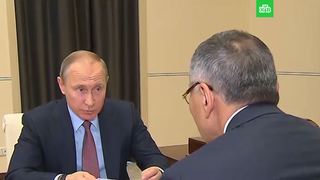 Владимир Путин осудил требование к родителям приобретать парты для школ Владимир Путин осудил требование к родителям приобретать парты для школ