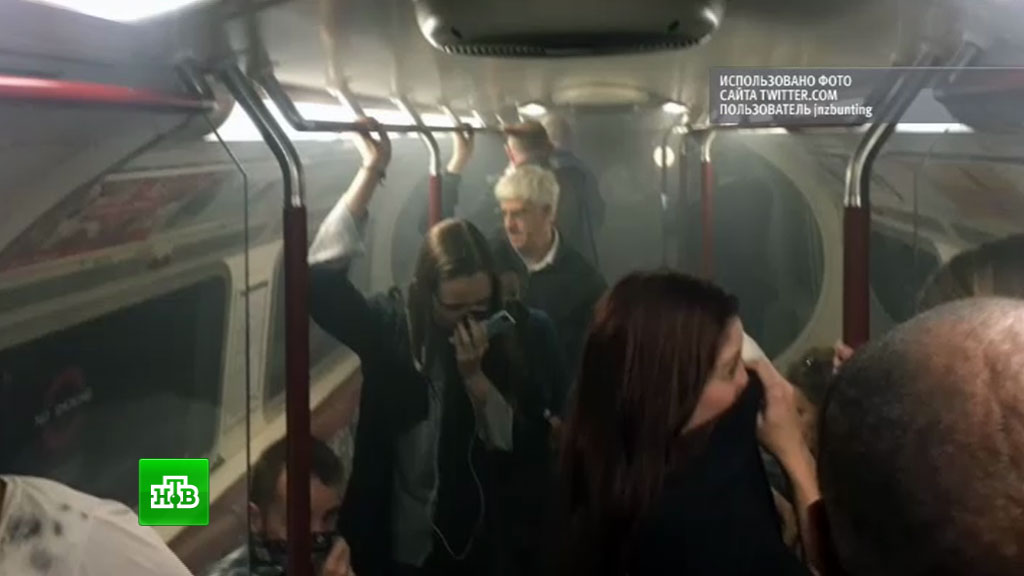 В лондонском метро загорелся поезд