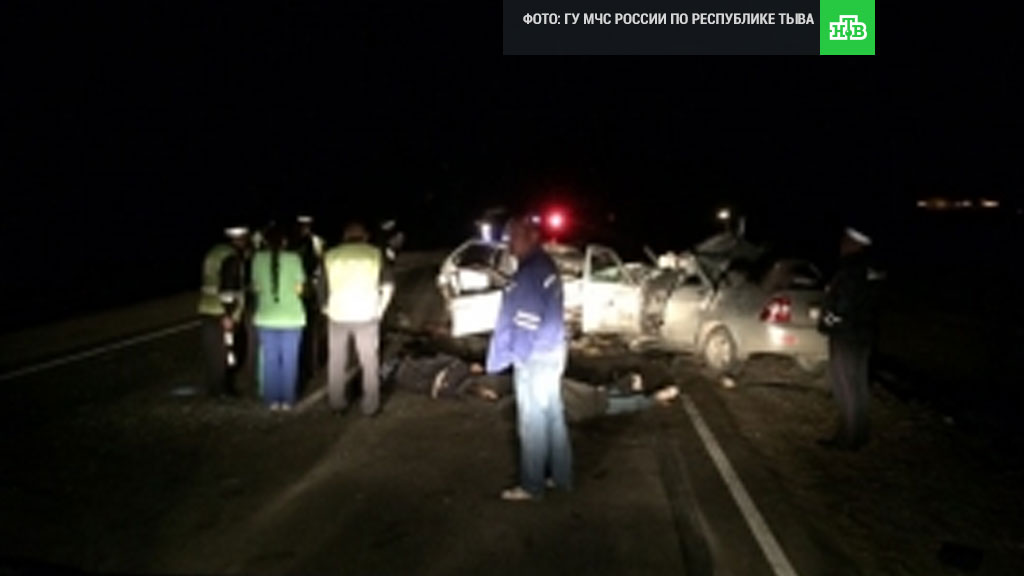 Шесть человек погибли в ДТП с двумя легковушками в Туве