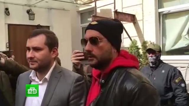 Режиссер Серебренников задержан по подозрению в мошенничестве.
Москва, Следственный комитет, задержание, знаменитости, мошенничество, театр.
НТВ.Ru: новости, видео, программы телеканала НТВ Режиссер Серебренников задержан по подозрению в мошенничестве.
Москва, Следственный комитет, задержание, знаменитости, мошенничество, театр.
НТВ.Ru: новости, видео, программы телеканала НТВ