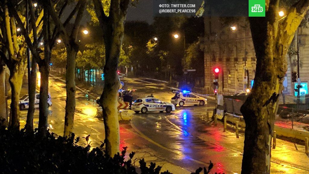 В столице франции милиция оцепила Эйфелеву вышку и эвакуировала вокзал