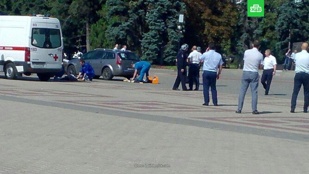 В центре Белгорода мужчина выкинул труп из багажного отсека и застрелился В центре Белгорода мужчина выкинул труп из багажного отсека и застрелился